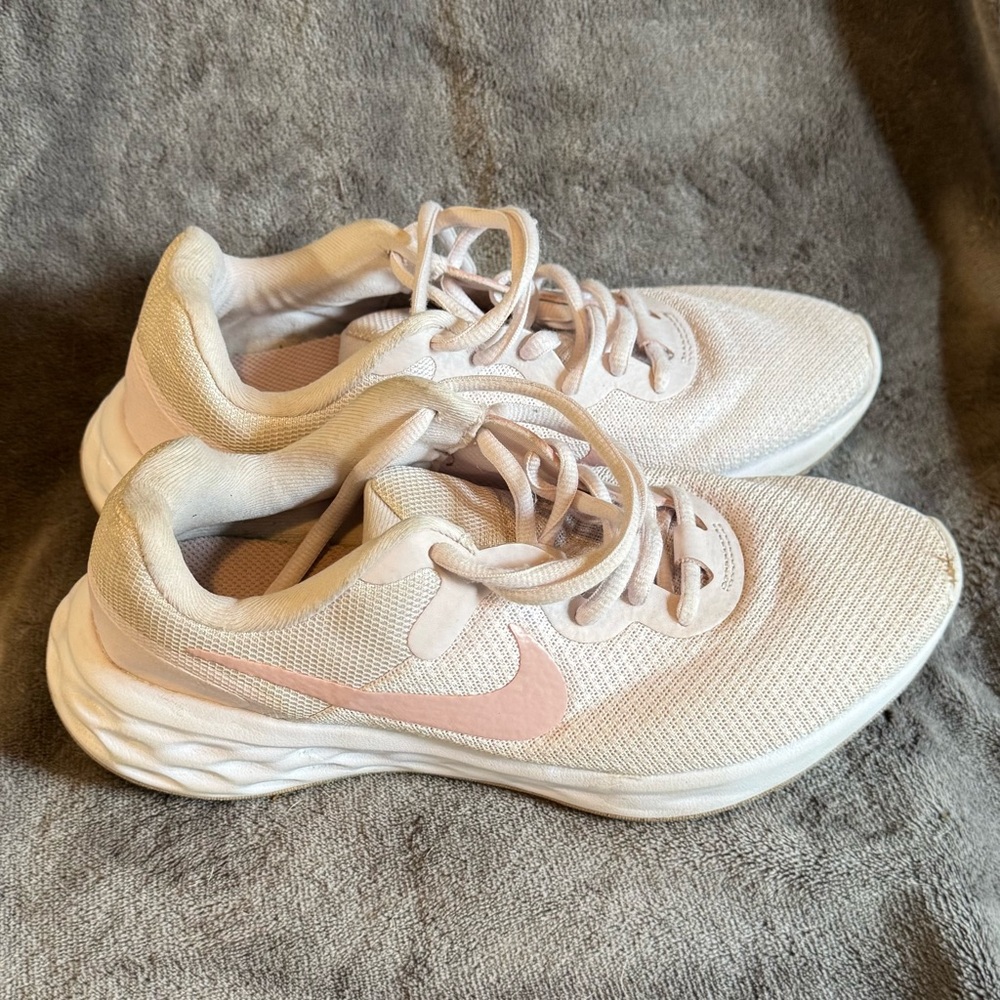 Nike Women's Revolution 6 Next Nature running shoes